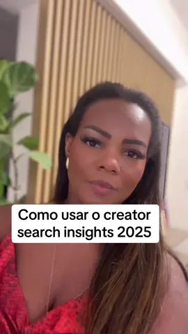 Como usar o Creator Search Insights em 2025 para viralizar seus vídeos no TikTok Passo a passo: 1️⃣ Acesse a ferramenta 	•	Abra o TikTok e toque no ícone de pesquisa. 	•	No filtro, digite “Creator Search Insights” e clique na ferramenta quando aparecer. 2️⃣ Veja os vídeos em alta 	•	Assim que abrir, o TikTok já mostrará alguns vídeos que estão bombando. 	•	Mas para ter uma análise mais detalhada, clique em “Visualizar”. 3️⃣ Analise os temas em alta 	•	A ferramenta listará os vídeos mais procurados e tendências do momento. 	•	Agora, filtre esses temas de acordo com o seu nicho. 4️⃣ Encontre temas específicos 	•	Clique na aba “Popularidade” para ver quais assuntos estão crescendo. 	•	Use o filtro acima para buscar temas do seu nicho. Exemplo: se você fala sobre nutrição, digite “nutrição” para ver os tópicos mais quentes. 5️⃣ Crie seu vídeo com a mesma abordagem 	•	Use as mesmas legendas e palavras-chave dos vídeos que estão no topo da ferramenta. 	•	Isso garante que o seu conteúdo siga as diretrizes e aumente as chances de ser recomendado. 	•	Baseie-se no tema mais em alta e traga a sua versão do conteúdo para atrair engajamento. 🔥 Dica extra: Repita esse processo toda semana para manter seus conteúdos alinhados com o que o TikTok está impulsionando! Gostou desse conteúdo comenta GOSTEI 🫶#creatorssearchinsightsforyou #foyou #criacaodeconteudo #audioviral  Ja me segue pra mais dicas ! 
