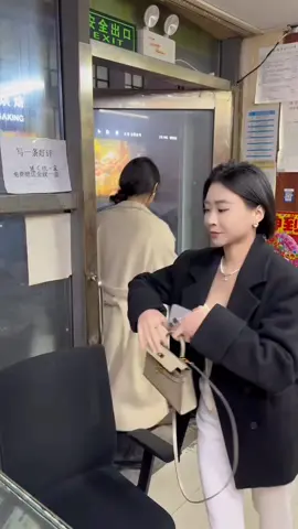 🔥吃饭她非跟着去干啥！#foryou #flypシ💯🔥🤒 #flypシ🤗❤️🙏 #fyp #flypシ 