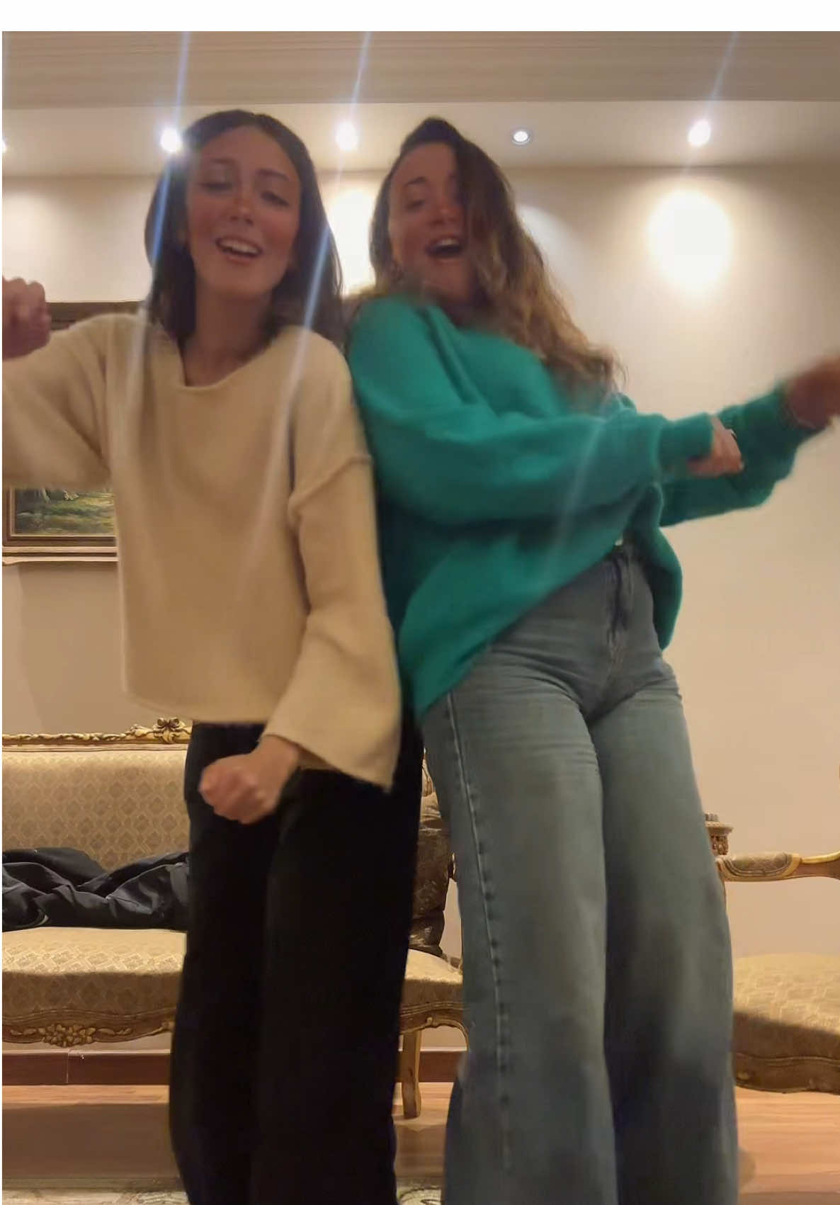 👯‍♀️❤️ #viral #viraltiktok #trendingvideo #trendingsound #trendingtiktok #viralvideos #2025 #wintervibes #Ramadan #ramadan2025 #ramadankareem #kebda #afroto @fk @AFROTO | عفروتو 