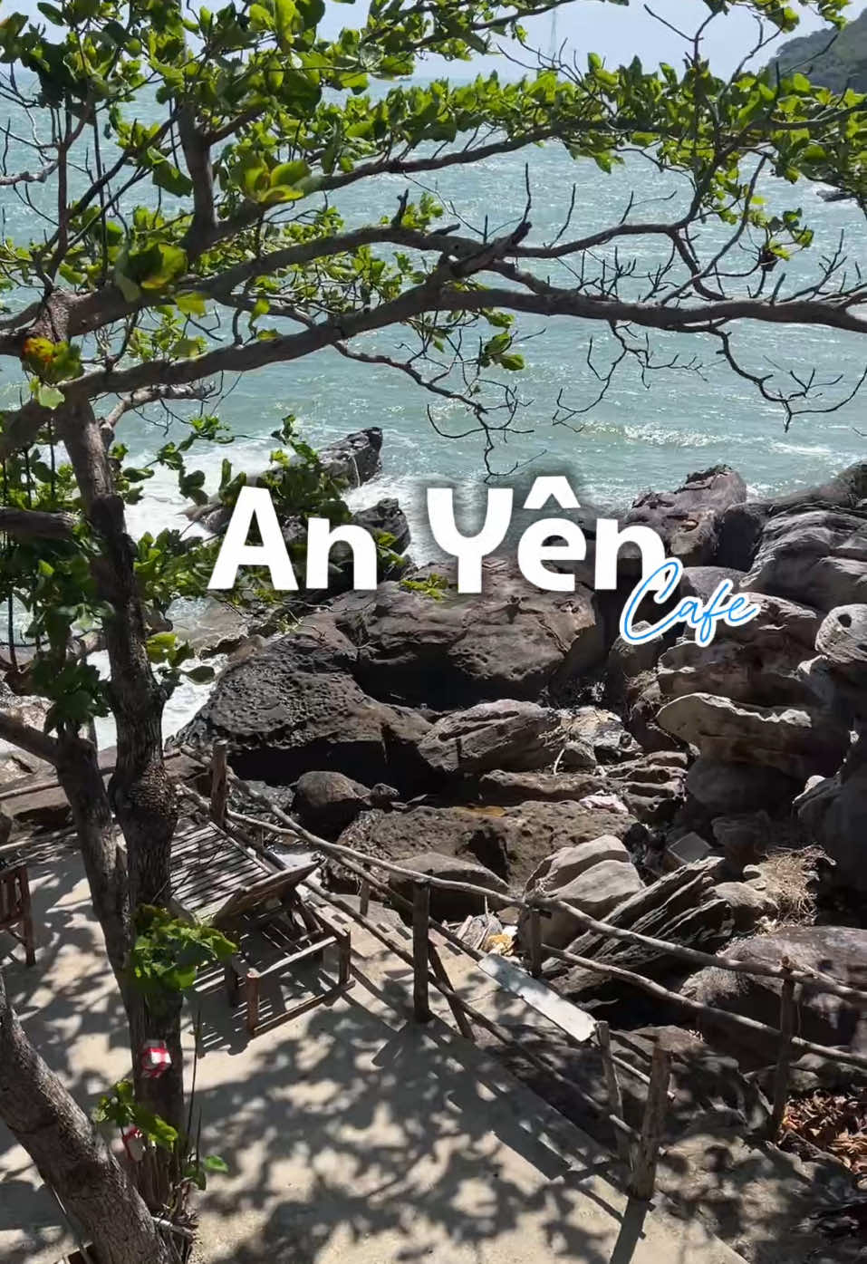 SAMTRIP PHÚ QUỐC HIDDEN GEM: DỪNG CHÂN TẠI QUÁN CAFE CỰC CHILL TẠI NAM ĐẢO 🏝️Bạn đang muốn tìm nơi vừa cafe vừa ngắm biển giữa thiên nhiên trong lành, thì cùng Samtrip ghé thăm quán cafe chữa lành ít người biết tại Nam đảo Phú Quốc nha, không gian quán thoáng mát nằm cạnh những bãi đá ven biển, ngồi đây ngắm biển trò chuyện với view triệu đô thì khỏi phải bàn luôn. 📍Địa chỉ: Ấp 4, Đường vào bãi Sao, An Thới, Đảo Phú Quốc. #Phuquoc #Cafeviewbien #hiddengem #Anyencafe #baisao #healing #namdaophuquoc #samtrip #samtrippq #travel  #tourphuquoc #dulichphuquoc#xuhuong #fyp 