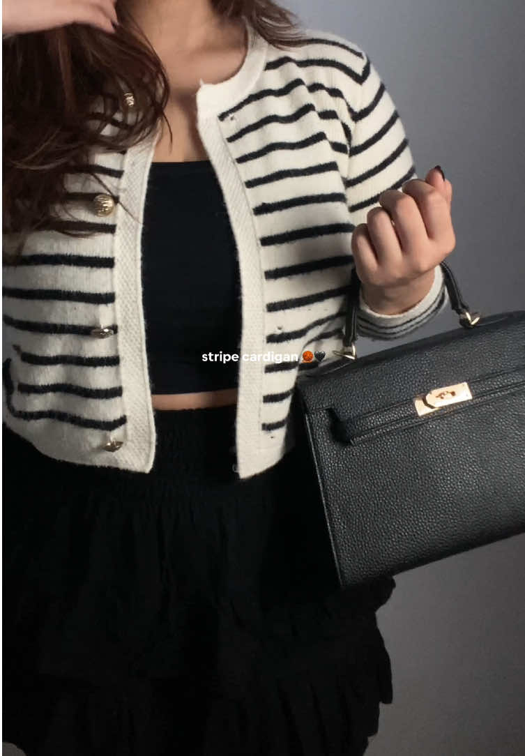 stripe cardigans can’t never be wrong 🖤 #cardigan #cardiganrajut #outfitinspo 