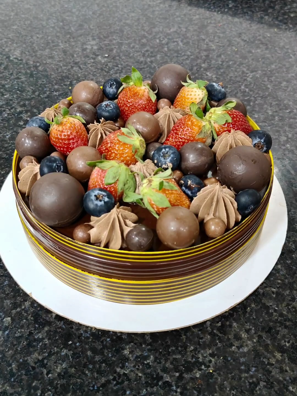 chocolate overload cake#parati #cakedecorating #yummyfood #pourtoii #fürdich #tik_tok #fyp #chocolate 