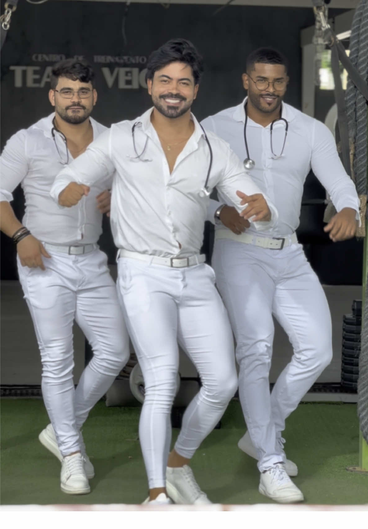 Qual? #edyferrary #meuswingao #homensdançando #homens #dança #homensbonitos #lambaerobica #auladedança #trend #trenddomomento #dancinhas #dança @Jhon Gomes @Murilo Mello