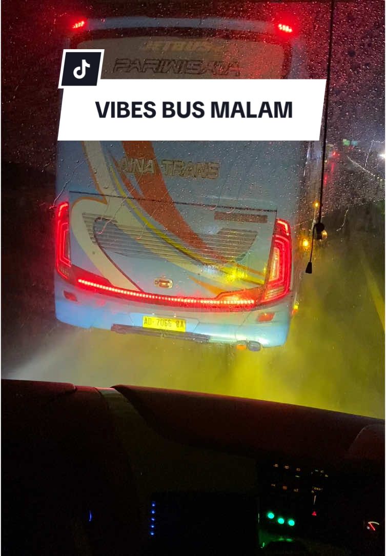 Tol Transjawa + puter lagu lawas, turun Hujan di dalam Bis 💆🏻‍♂️ . . #explorebuslovers #busmalam #potividi 