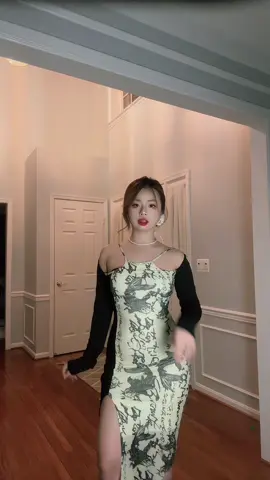 Trên váy viết gì vậy ☺️ #dance #vietnamesegirl #xuhuong 