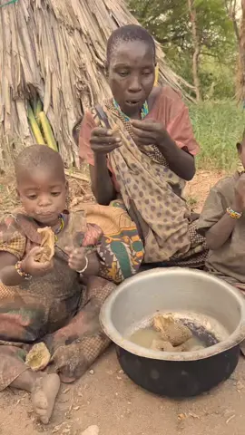 Life and activities of the Tribe in Africa #hadzabe​ #hadza​ #gathering​ #africantribes​ #eating 