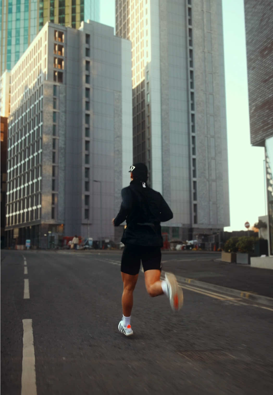 The peace of running 💆🏼‍♂️ Running in Manchester city Centre 📈   ##runningasmr##Running##runningtok##runtok##247represent##adidasadios9##adidasrunning##asmr##manchester