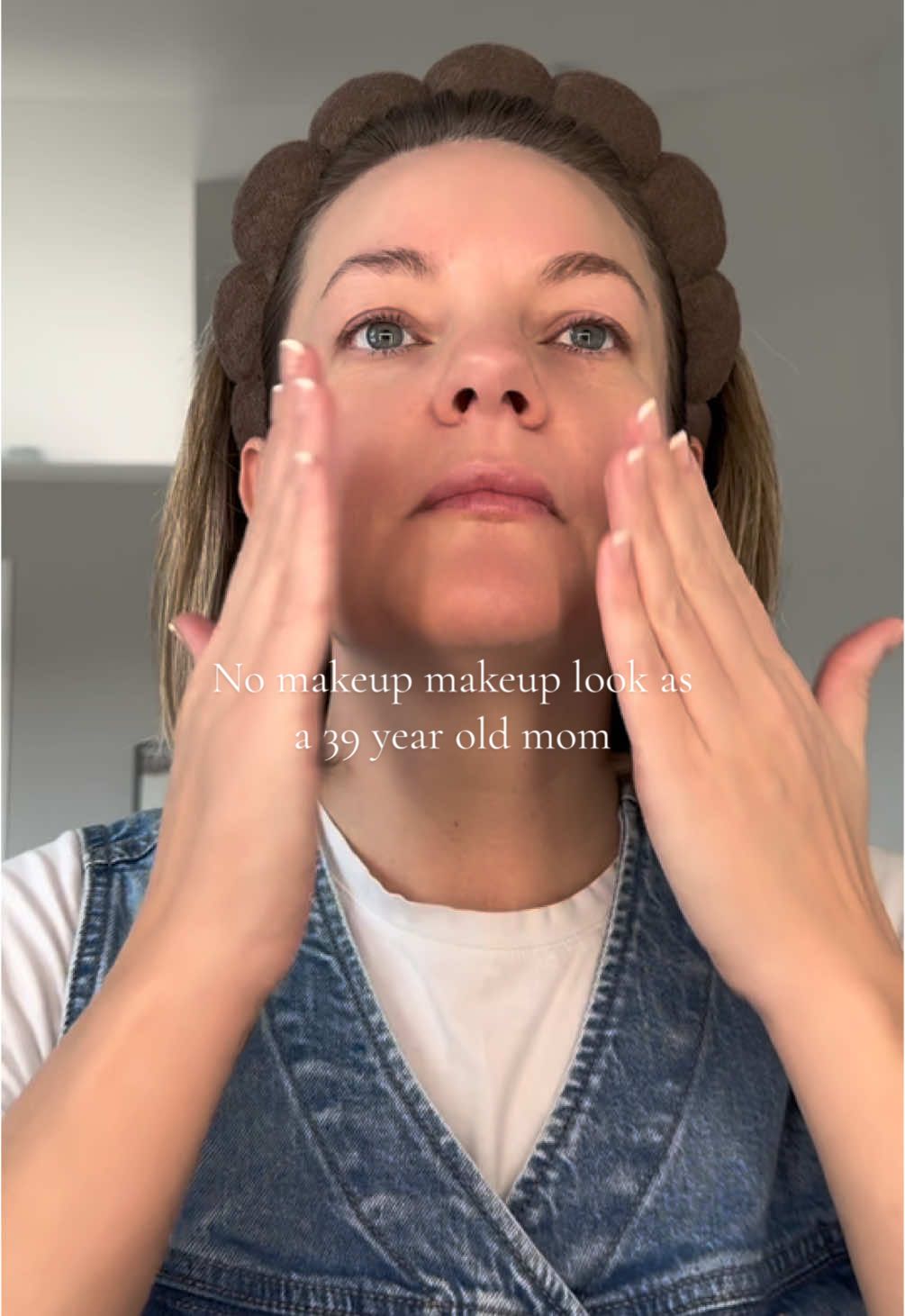 Light makeup day for this mama @LaRochePosayUS to moisturize  @L’Oréal Paris Lumi Glotion @LYS Beauty bronzing stick in Harmony L’Oreal liquid blush in Bright pink  @billiondollarbeauty universal brow pencil and used as a lipliner as well @Rare Beauty eyebrow gel and mascara  #nomakeupmakeup #over30makeup #MomsofTikTok #beauty #lightmakeup 