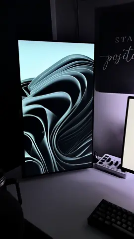 200 followers 🙌🏼🙌🏼  #pcsetup #minimalsetup #techtok #fyp #foryoupage #viral 