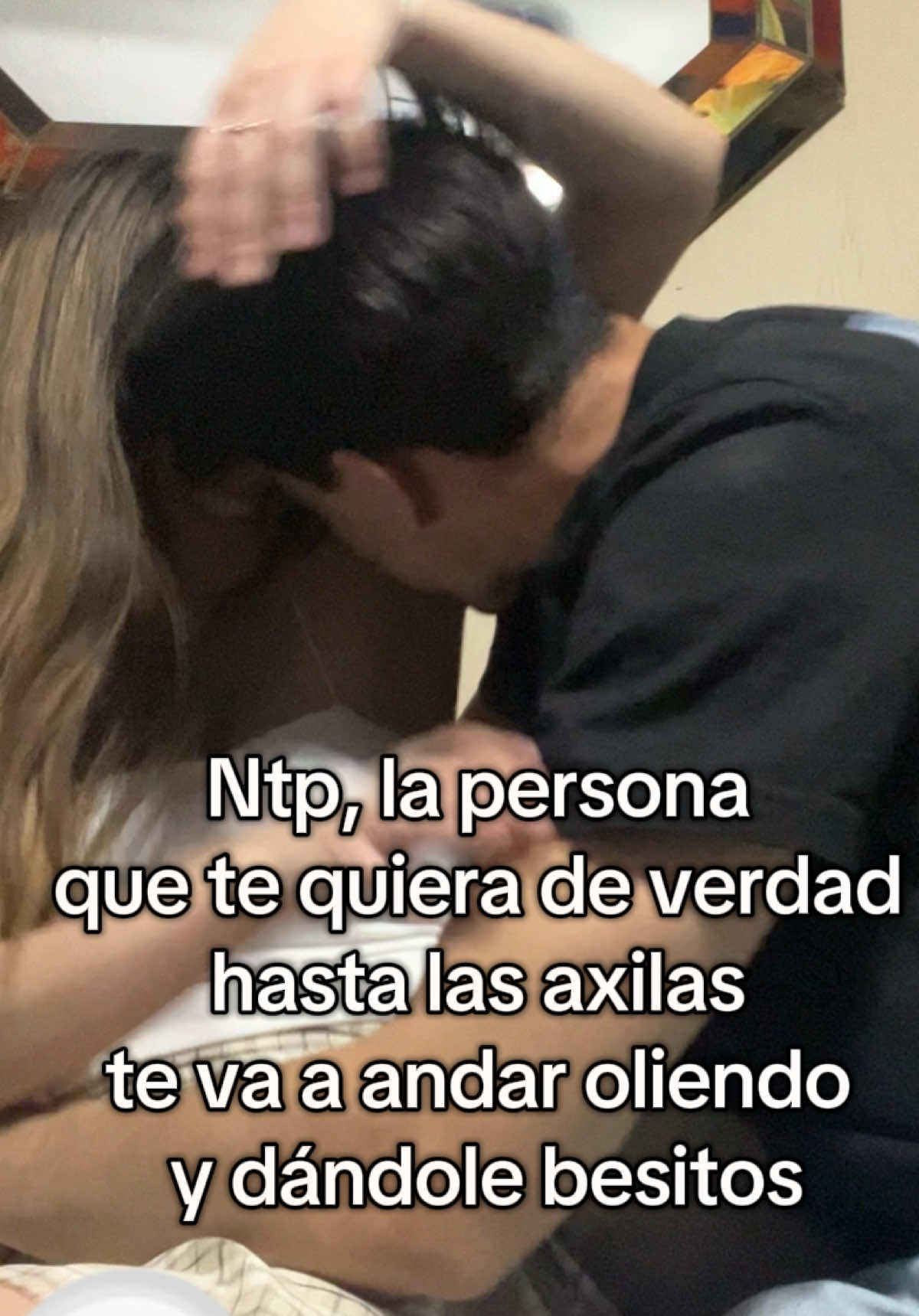 O besotes pues 🫢 #fyp #humor #contenido #novios #novio #pareja #relacionamento #amor @Fernando Reyes  Ni se me ve nada eh, traigo short pero de todos modos le tapo porq ya se como son JAJAJAJA 