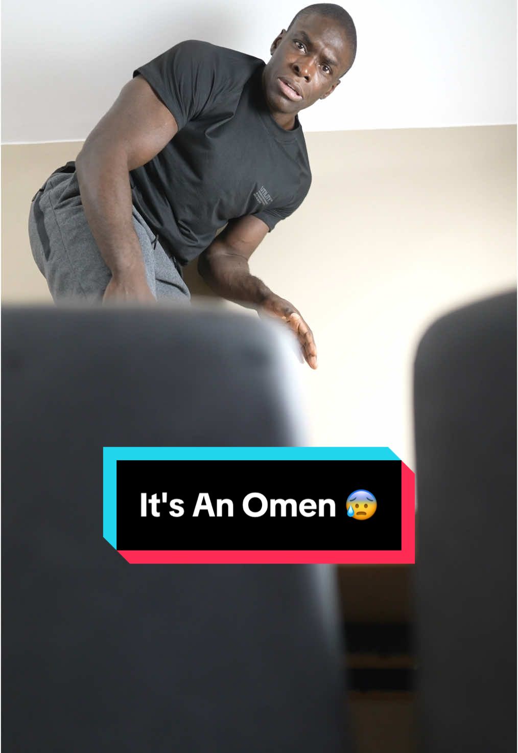 What In the Name of the Omen a Gwaarrnnn 😕 #alien #omen #scary #horror #crawling IG// mirpolonttian 