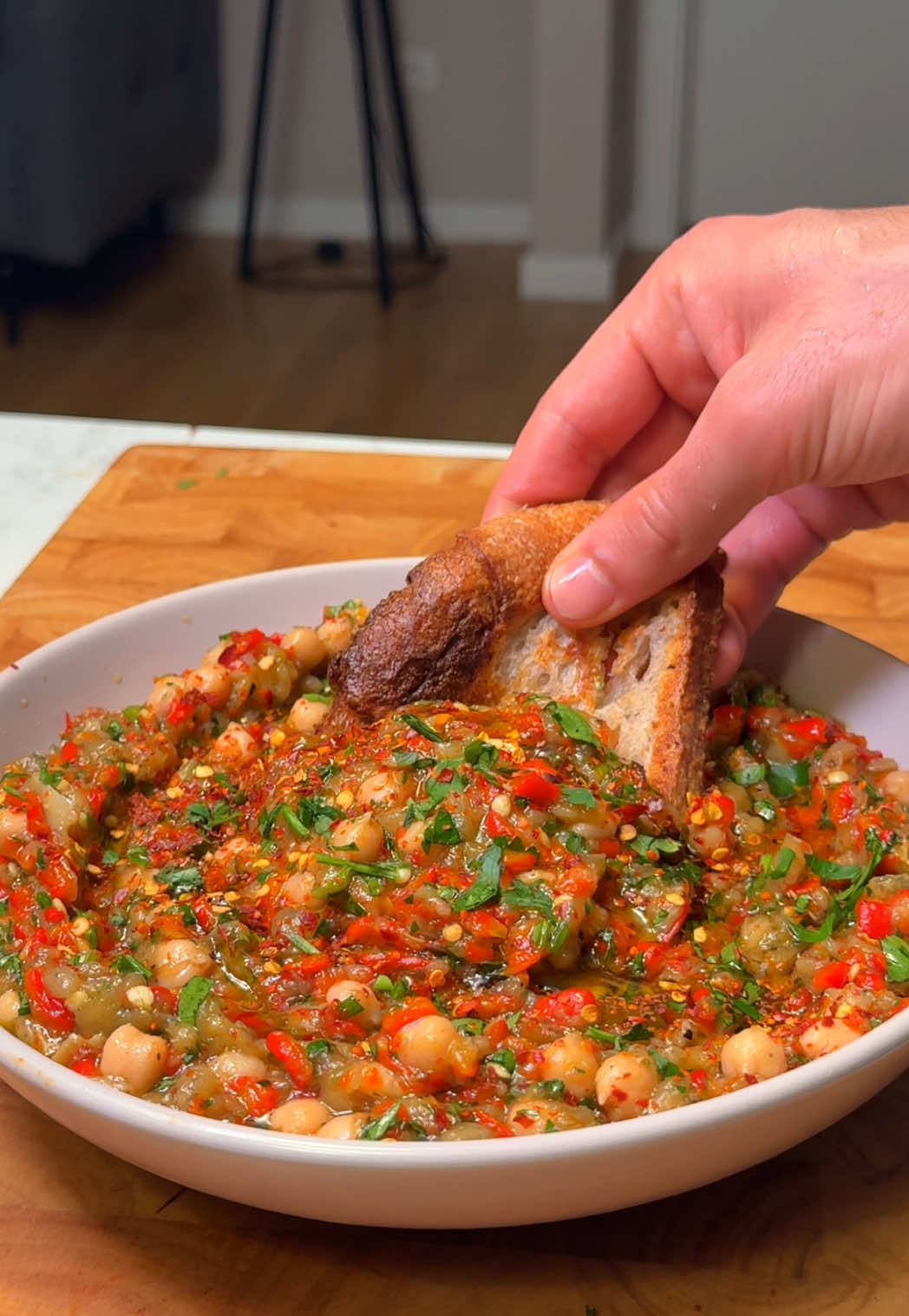 Roasted Eggplant & Chickpea Salad 𝐅𝐔𝐋𝐋 𝐑𝐄𝐂𝐈𝐏𝐄 𝐎𝐍 𝐌𝐘 𝐁𝐋𝐎𝐆 𝐃𝐫𝐯𝐞𝐠𝐚𝐧𝐛𝐥𝐨𝐠 𝐝𝐨𝐭 𝐜𝐨𝐦 (𝐋𝐈𝐍𝐊 𝐈𝐍 𝐌𝐘 𝐁𝐈𝐎) #veganmeal #veggierecipes #aubergine #garlicsauce #vegan #veggie #veganrecipes #veggies #dip #sauce #healthyfood #easyrecepies #easyrecipes #healthysnack #plantbasedfood #la#EasyRecipesnfood #veganrecipe #vegetable #easyrecipe #veganfoodporn #quickrecipe #veget#EasyRecipes #easyfood #healthysnackideas #vegetarian #lazyvegan #easyrecipes #easyveganmeals #vegandinner