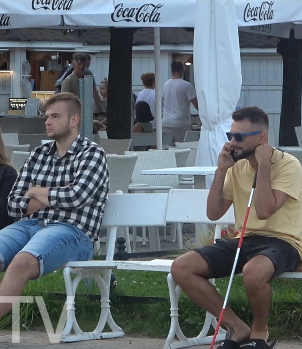 Niewidomy dzwoni do Angeli  #niewidomy #angela #sopot #brzozatv #rozmowa #rozmowy #telefon #ławka 