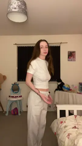 Had to tell my mum when to come in, totally did not bribe her to finally get in a video though😂😂 #fyp #mother #daughter #tikto #trendingsong #giggles #jumpingonthetrend #funnytiktok 