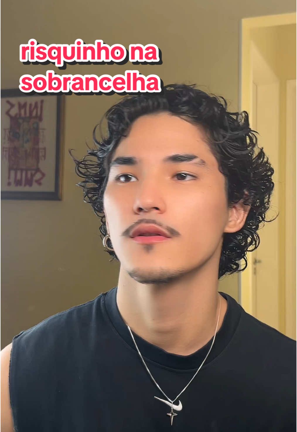 Fazendo risquinho na sobrancelha #risquinhonasobrancelha #cabeloondulado 