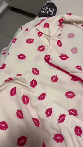 Conforto e estilo para todas as fases! 💕👶 O pijama blogueirinha é perfeito para gestantes e mamães que amam praticidade. ✨ #MaternidadeComEstilo #Conforto #Amamentação