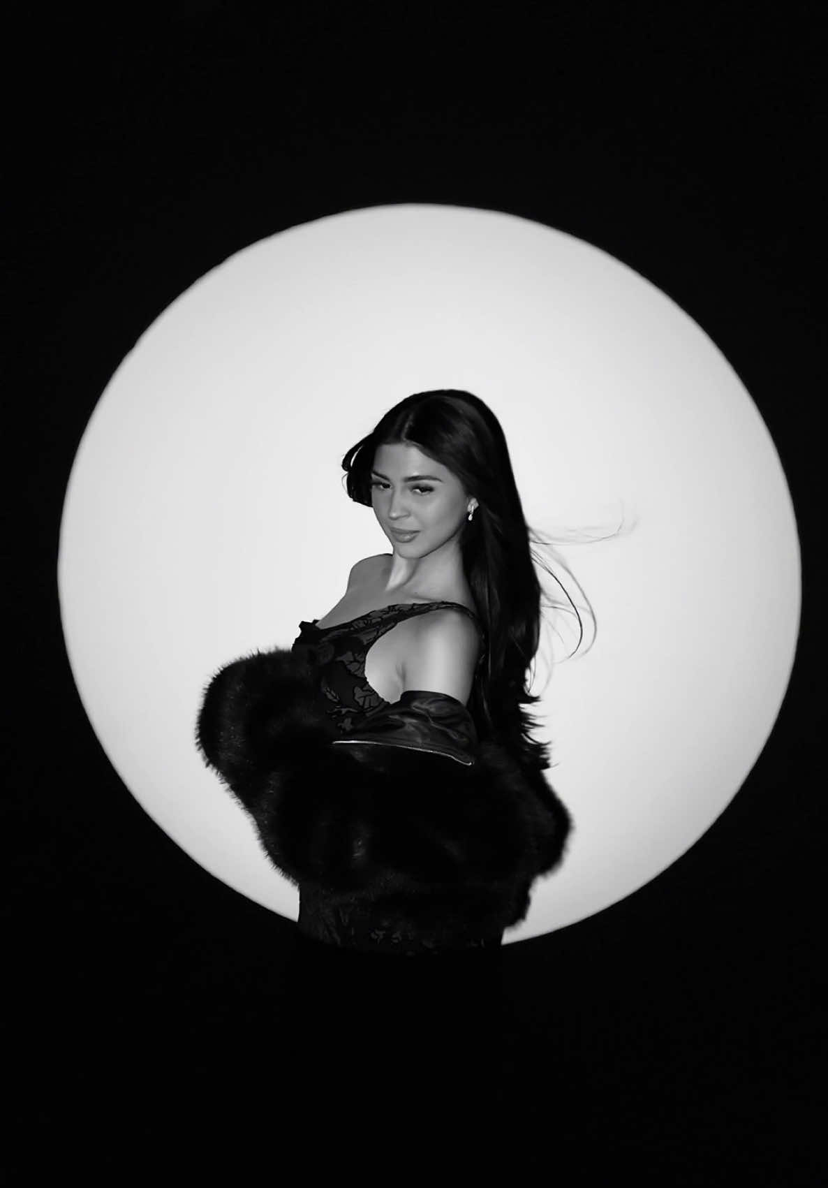 POV: You just stepped into your main character era Okay but the way these spotlight pictures just give effortless glam! You need this at your next event #photoboothrental #socalphotobooth #fyp #fypシ #fypシ゚viral #explore #explorepage #photoshoot #aesthetic #chic 