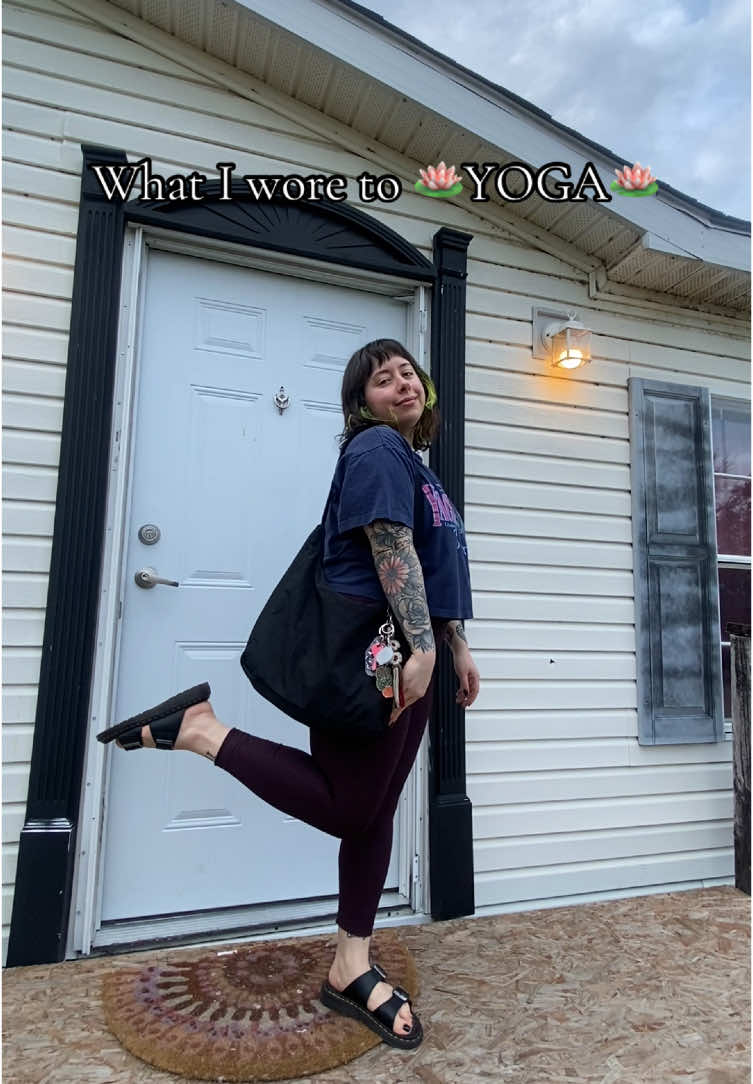 Hi guys! #yoga #midsize #tattoos #OOTD #womanempowerment 
