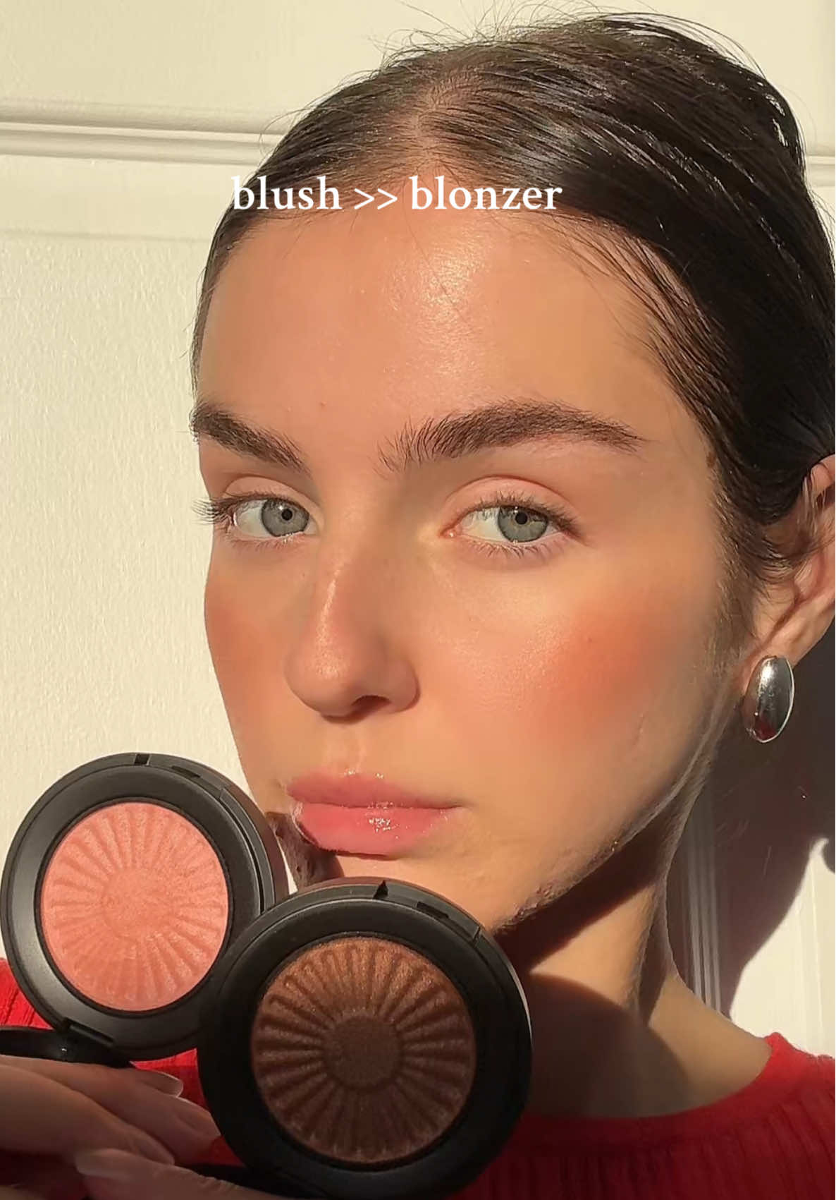 feeling the sun on my skin brings me so much happiness and this blush is giving ✨glowing <3  . . #blonzer #glow #glowingskin #makeup #blush #blushcombo #blushing #sunkissed @bareMinerals 
