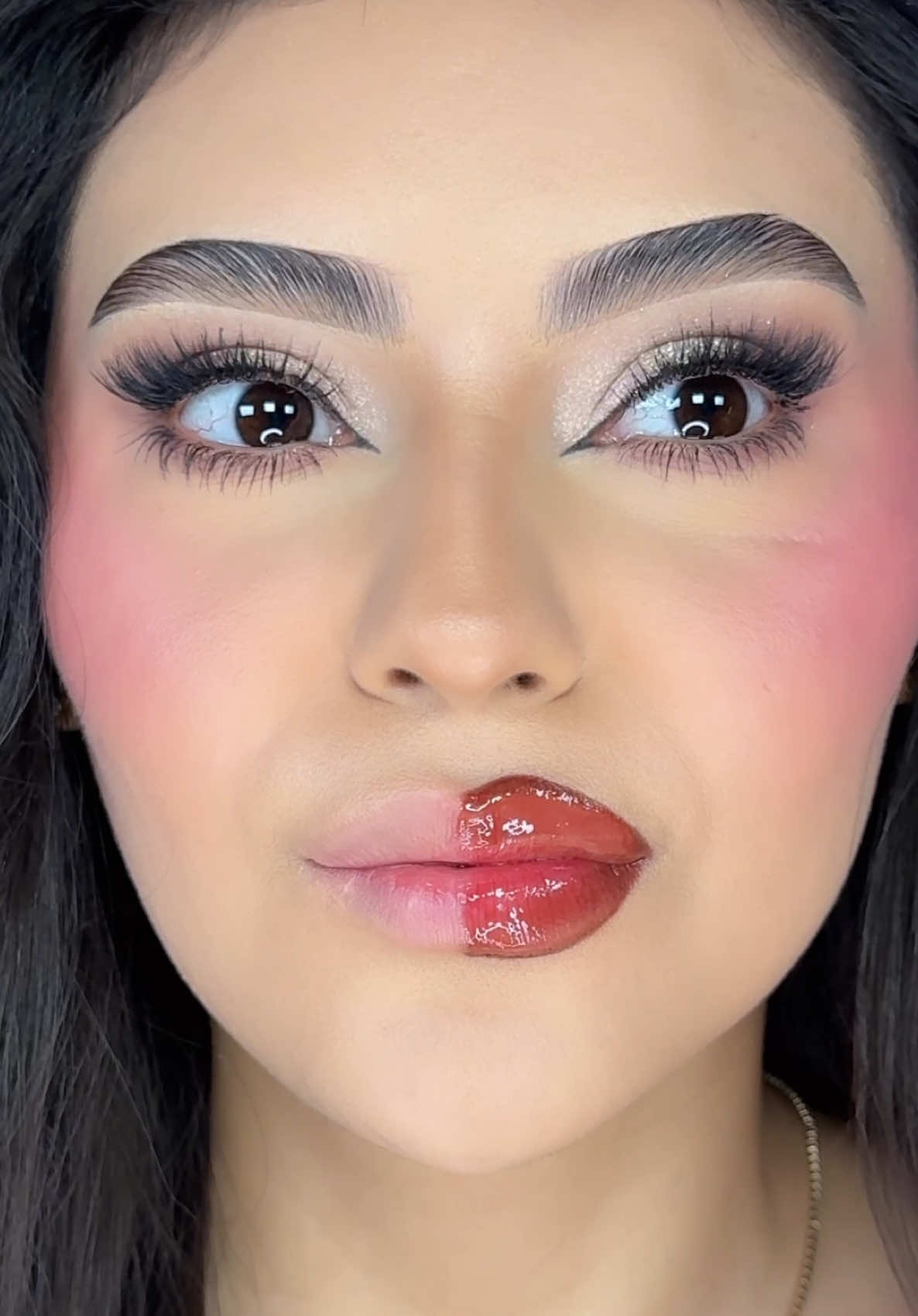 ¡Cómo hacer tus labios MÁS GRANDES🫦😍! Desde que subí los nuevos ‘Bold Booster lip liner x Lip Plumper’ de @SHEGLAM a mis storys, tuve mil mensajes pidiéndome reseña y como lo prometido es deuda, aquí está y como usarlos!! ¿Qué lip combo fue tu favorito?💄 #SHEGLAM #SHEGLAMLipCombo #instamakeup #review #beauty #lipcombo #lipplumper #lipfiller #tutorial #lips #fyp #dianamontoya 