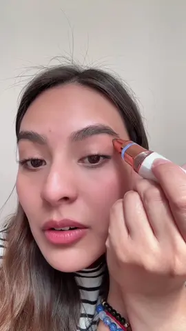 La forma más sencilla de depilar tus cejas #tiktokshop #tiktokfinds #electriceyebrowtrimmer #eyebrows #eyebrowtutorial #eyerbrowtrimmer #recommendations #musthaves #depiladoraelectrica #depilarseencasa #depilarse #skincaretips #skincarefinds 