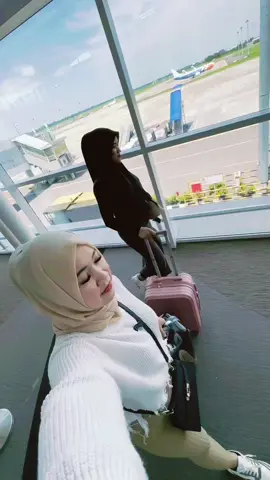 Perempuan tidak bercerita tiba2 dorong koper 🤪🤪🤪#CapCut #fyp #penang #pematangsiantar #kualanamuairport #airportkualanamu #