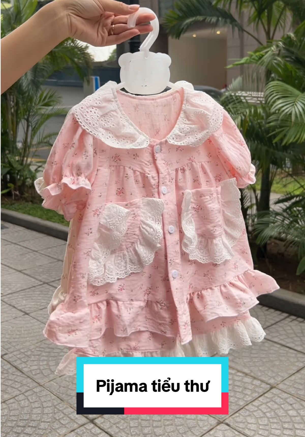 Set bộ mặc nhà chất liệu thô lụa mềm mịn, phối ren xinh xắn tiểu thư 🥰Có size từ 8-40kg các mẹ vào giỏ hàng rinh ngay cho bé mặc hè thui nào🫰 #shibabyshop #quanaotreem #muahe2025 #chobeyeu #thoitrangtreem #viral #pijamabegai #xuhuongtiktok 