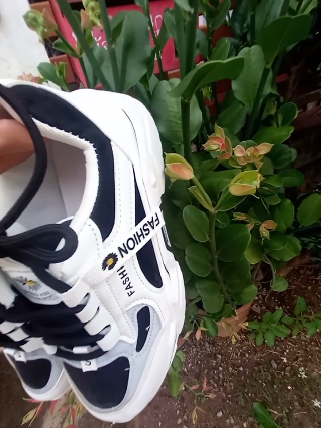 เสริมส้นหนา เบาใส่สบาย #รองเท้า #รองเท้าแฟชั่น #รองเท้าผ้าใบผู้หญิง #tiktokshopครีเอเตอร์ #numkang30 @numkang30 @numkang30 @numkang30 