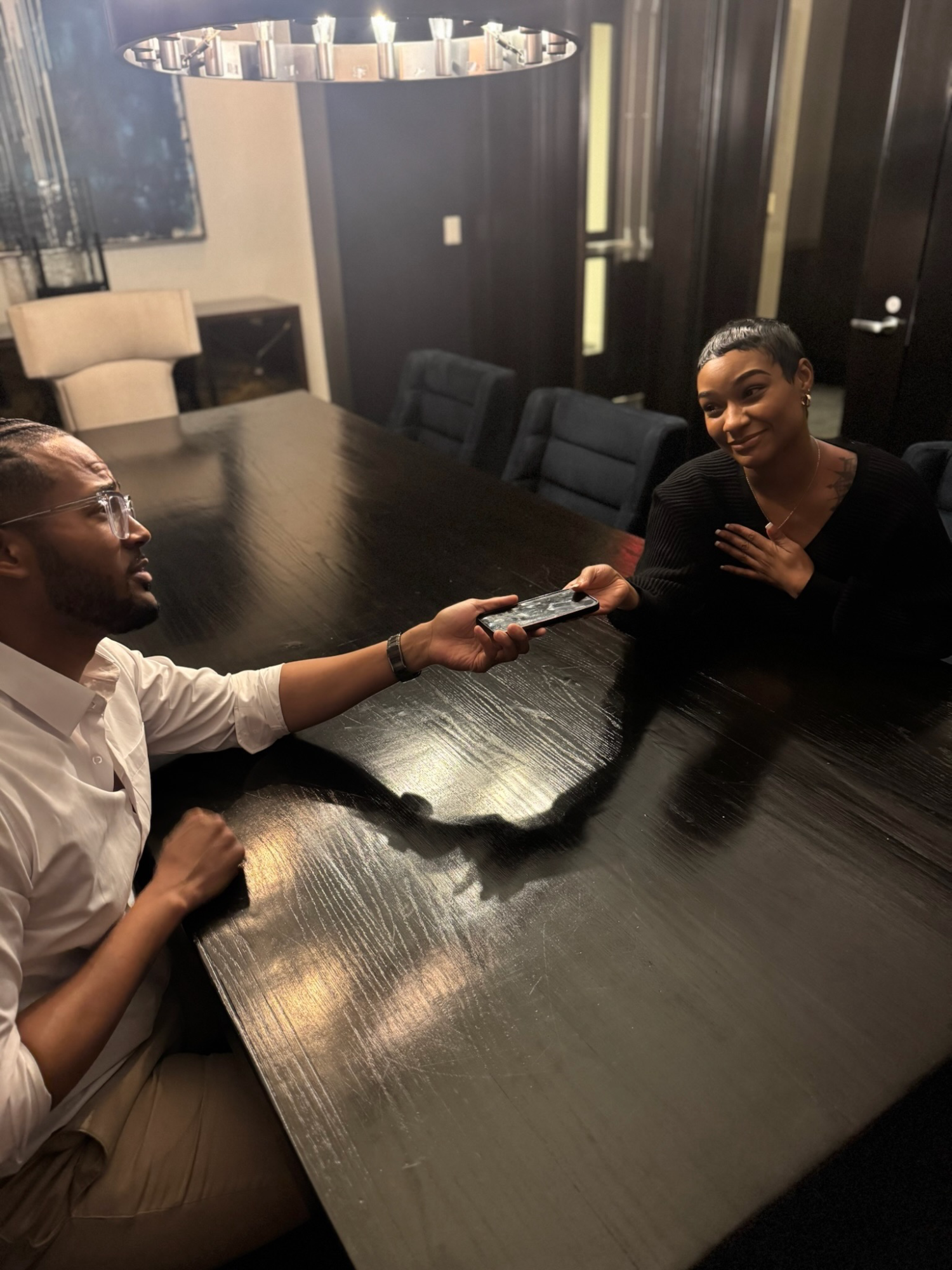 When Liz gives Sunny’s Husband the evidence he needs to bury her! #God #Jesus #Jesusispoppin #Jesusbeenpoppin #kountrywayne #letthatsizzleinyourspirit #helpisontheway #love #mikebless