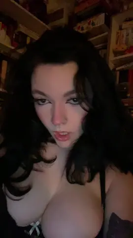 did my makeup for the first time in forever so back to thirst trapping 