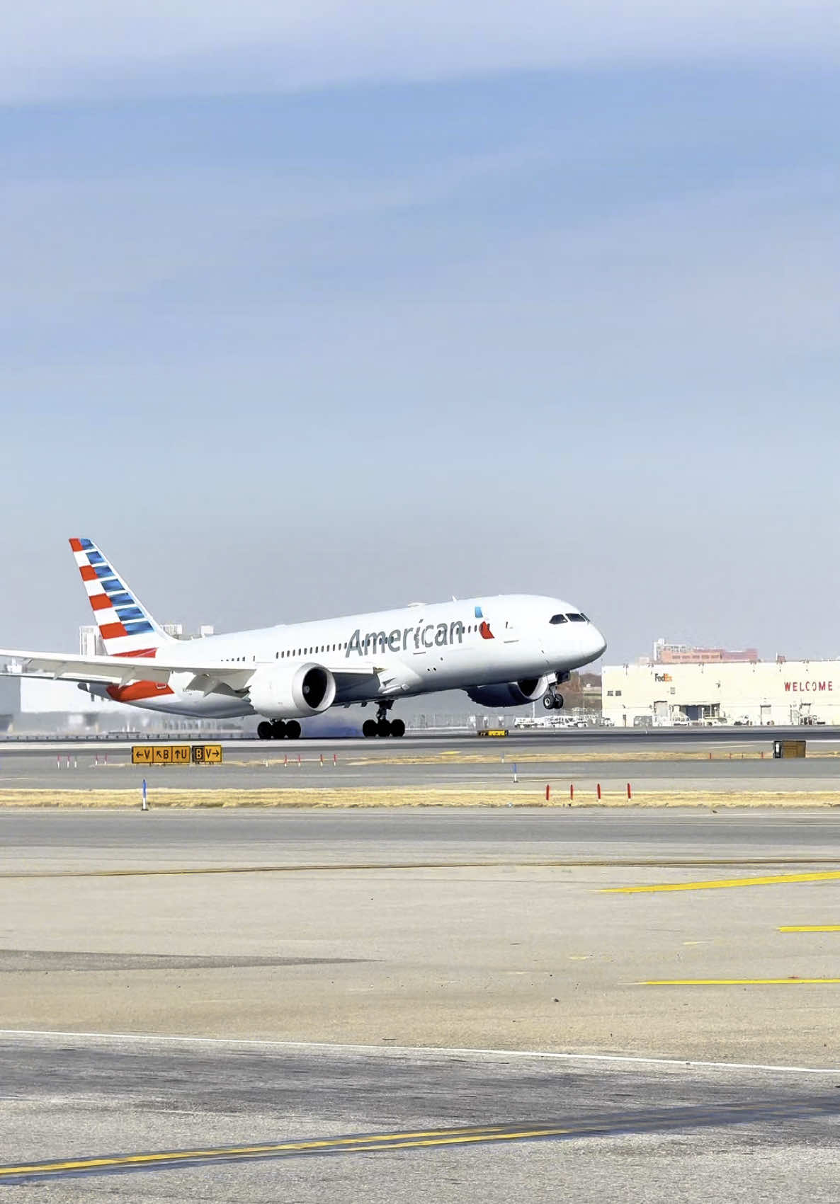 American Boeing 787-8 with the smooth touchdown 👌🏻 By rychiiee #aviation #aviationlovers #airplane #avgeek #landing 