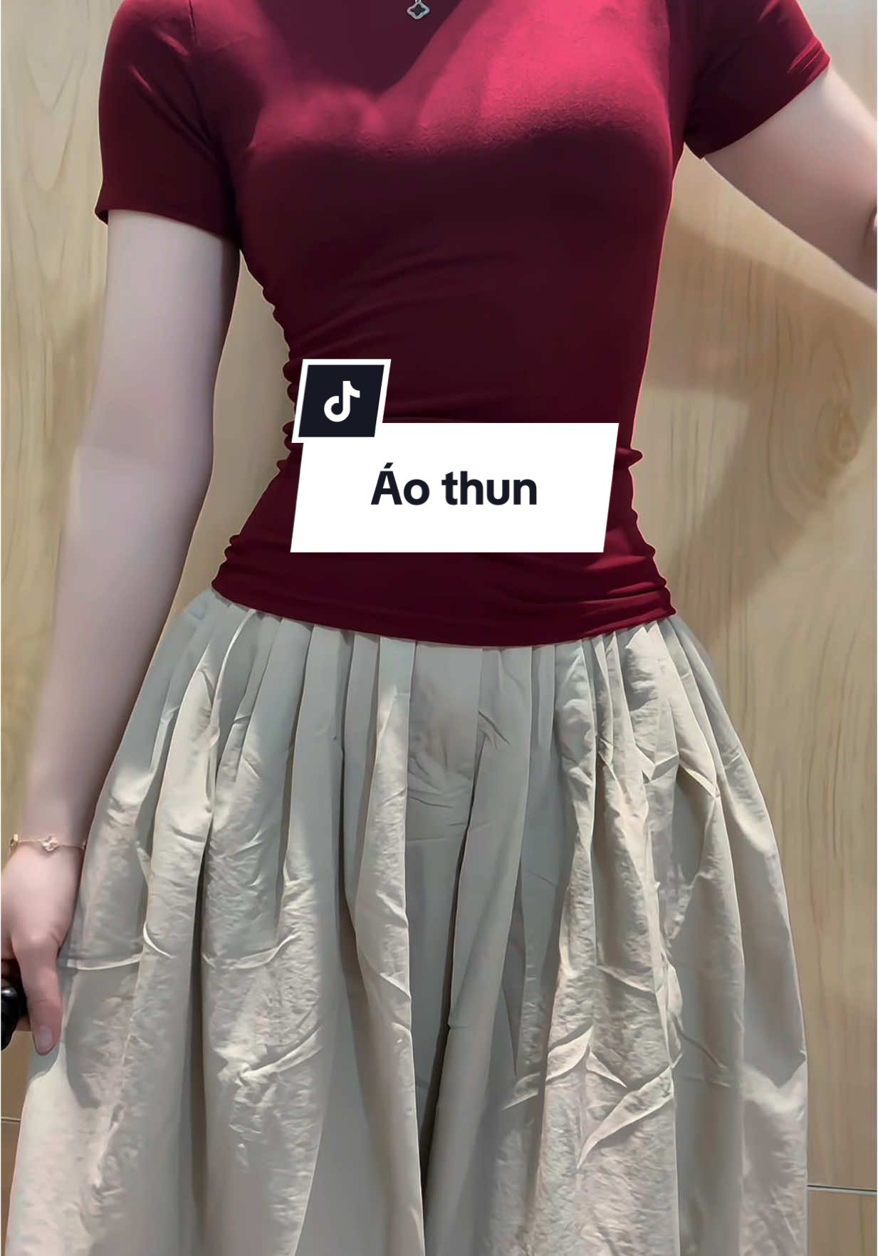 Áo thun #xuhuongtiktok #review #aothuntam #macxinhmoingayy 