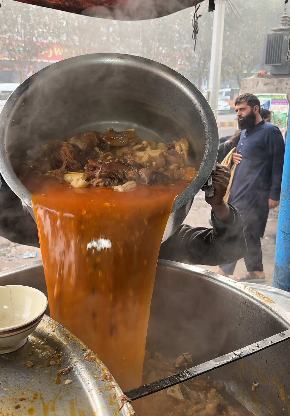 Unexplored Best Bong Paye in Lahore | Shakeel Bong Paye | Lahori Breakfast Beef Paye | Kp Food Diaries