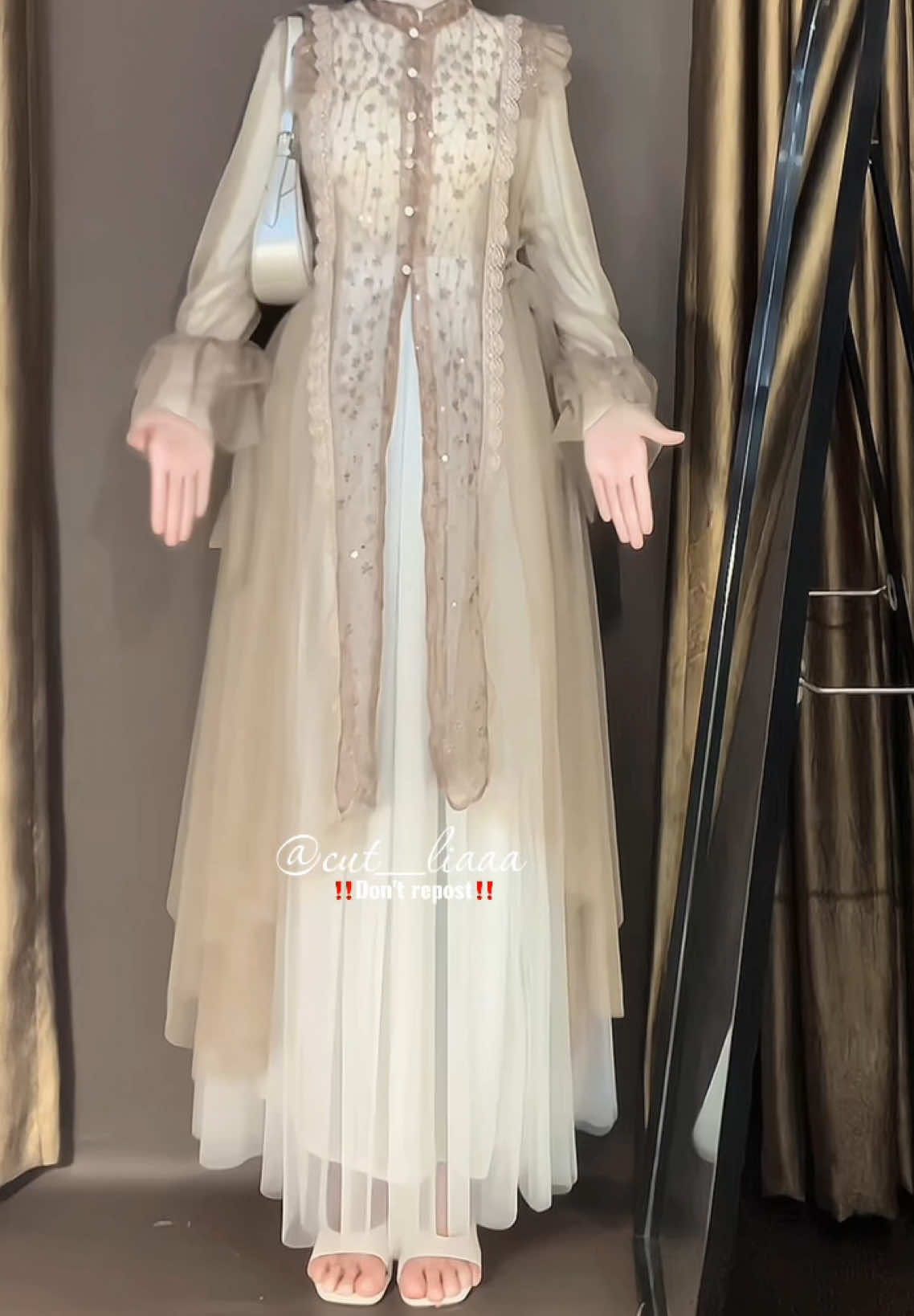 Membalas @dea Masya Allah cantik bgt baju hari raya sudah jadi😍#bajulebaran #outer #outerbrukat #roktile #rok #rokwanitakekinian #outfitlebaran #bajulebaran #bajuhariraya #fyp 