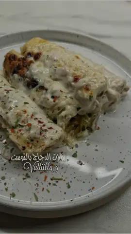 رولات الدجاج بالتوست ع الطريقه الفوفويه : للحمسه : بمقلى ع نار عاليه زيده وشويه زيت  انزل عليهم شرايح بصله وشرايح فليفله  اذبلهم وانزل دجاج مسحب  اقلبهم واضيف حبة جزر مبشوره اصابع بس يبدي يذبل انزل فص ثوم  تبرز ريحته اقصر النار وانزل البهارات : ملح وفلفل اسود حسب الرغبه كركم وكاري وكمون < رشه بسيطه  اقلبهم تطلع ريحة البهارات  اطفي النار وانزل بقدونس مفروم و ٢ م ك جبن سايل اخلطهم عدل مدل واحشيهم . . توست منزوع الاطراف ومفرود  اسويهم رول واصفهم بصينيه الفرن  واصب عليهم التغطيه : علبه قيمر ( قشطه )  ٢ م ك جبن سايل علبه كريمه طبخ رشة ملح وفلفل اسود  وارش ع الوجه مازارولا وبهارات ايطاليه  و ع الفرن  مسبق التسخين من فوق و تحت ع درجه حراره ٢٠٠ لمده ٢٠-٢٥ دقيقه وبعدها اكشفها واخليها تتحمر  #صينية_الدجاج #صينية_عشاء #توست#توست_بالدجاج #صينية_توست_بالدجاج #دجاج#خلطة_دجاج#حمسة_دجاج#صواني#صواني_رمضان #ramadanhighlights#جوع_آخر_الليل #لذيذ#سهلة_التحضير #سهل_وسريع_ولذيذ #رمضان #رمضان_يجمعنا #اطباق_رمضان #سحور_رمضان #اطباق_لذيذه #اطباق_سريعه 