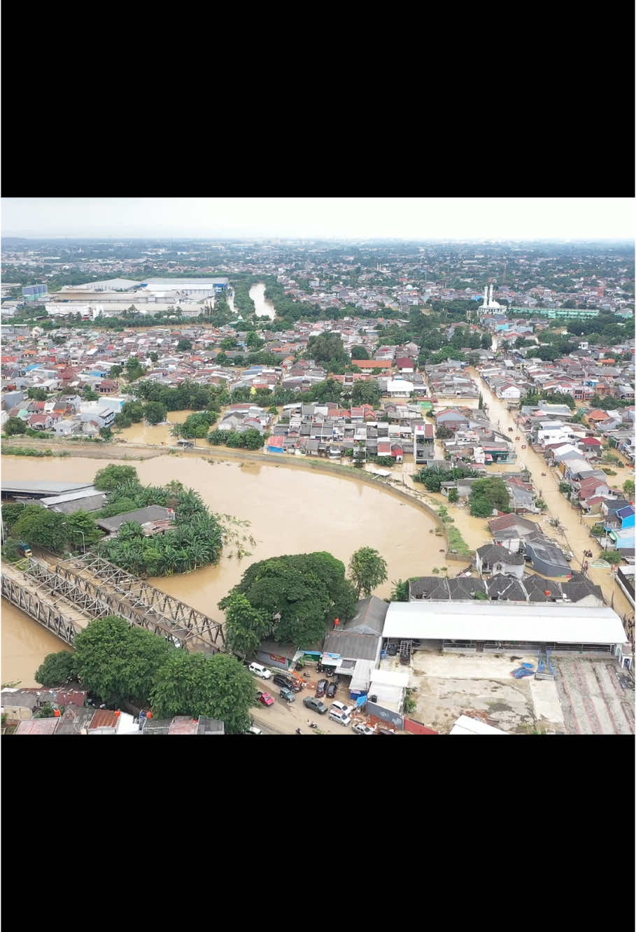 Pantauan dri drone banjir vila nusa indah tgl 04-03-2025  #info #infobekasi #banjir #banjir2025 #banjir2025🥺 #bekasi #banjirbekasi #drone #droneshot #bekasiinfo #bekasitimur #bekasiutara #bekasibarat #bekasiselatan #banjirbekasikota 