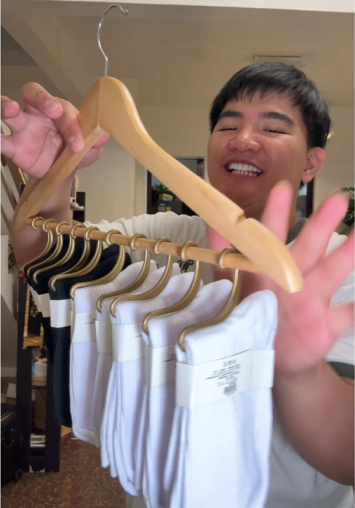 bumili ka na para di ka na laba ng laba ng medyas mo goow