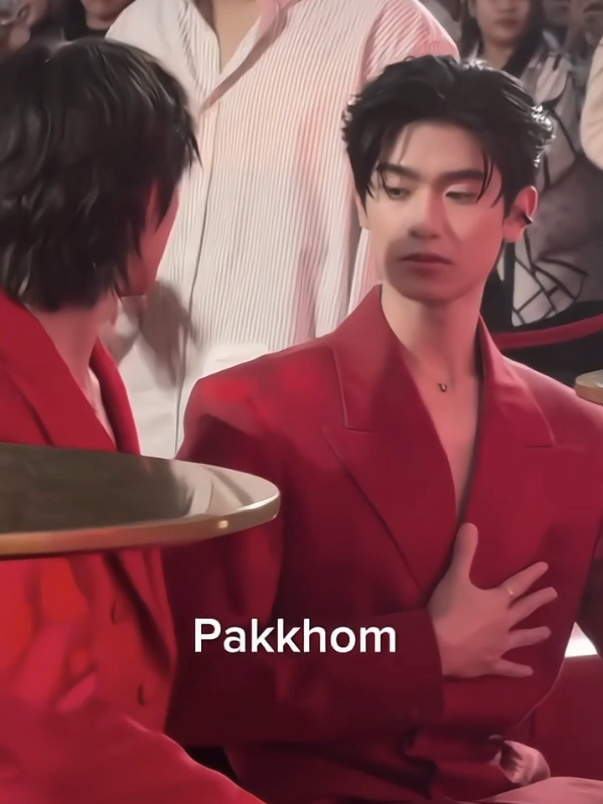 พี่โทไม่ปลื้มชุดนี้55555555 #thomaskong #tthomastc #kongjiro #โทมัสก้อง #โทมัสธีร์ทัศน์ #ก้องก้องภพ #comfortauraxthomaskong 