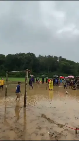 Dry land is overrated! 😂 🎥: _dulce_corazon_ / X #football #footballtiktok #goviral #footy #Soccer #soccertiktok #4u #trendingvideo #sporf #futbol⚽️ #futebolbrasileiro #fifa #fut #golazo #goal 