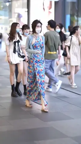 四目对视，一眼万年