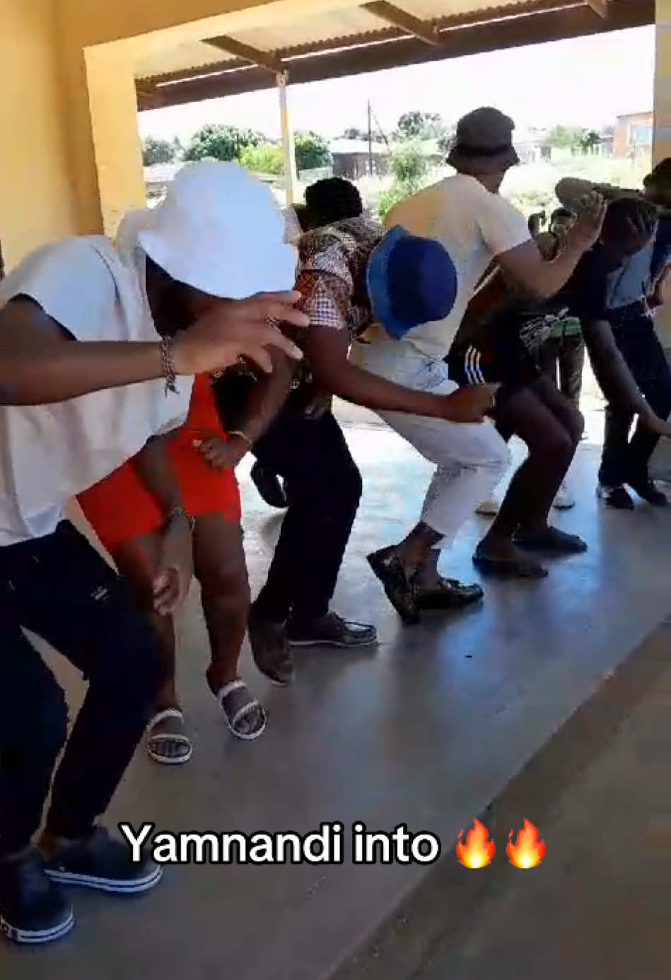 Awukhuze lapho sihlabe kabili phansi oPhongolo olumanz’ abomvu🕺💃🔥🔥 @LiMiT_Nala #sama28 #fyp #awuhlabekabili 