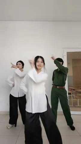 Gọi bạn bè vào sắp xếp điệu nhảy này liền đi..🤗#douyin #trending  #xuhuongtiktok #xuhuong #fyp #viral 