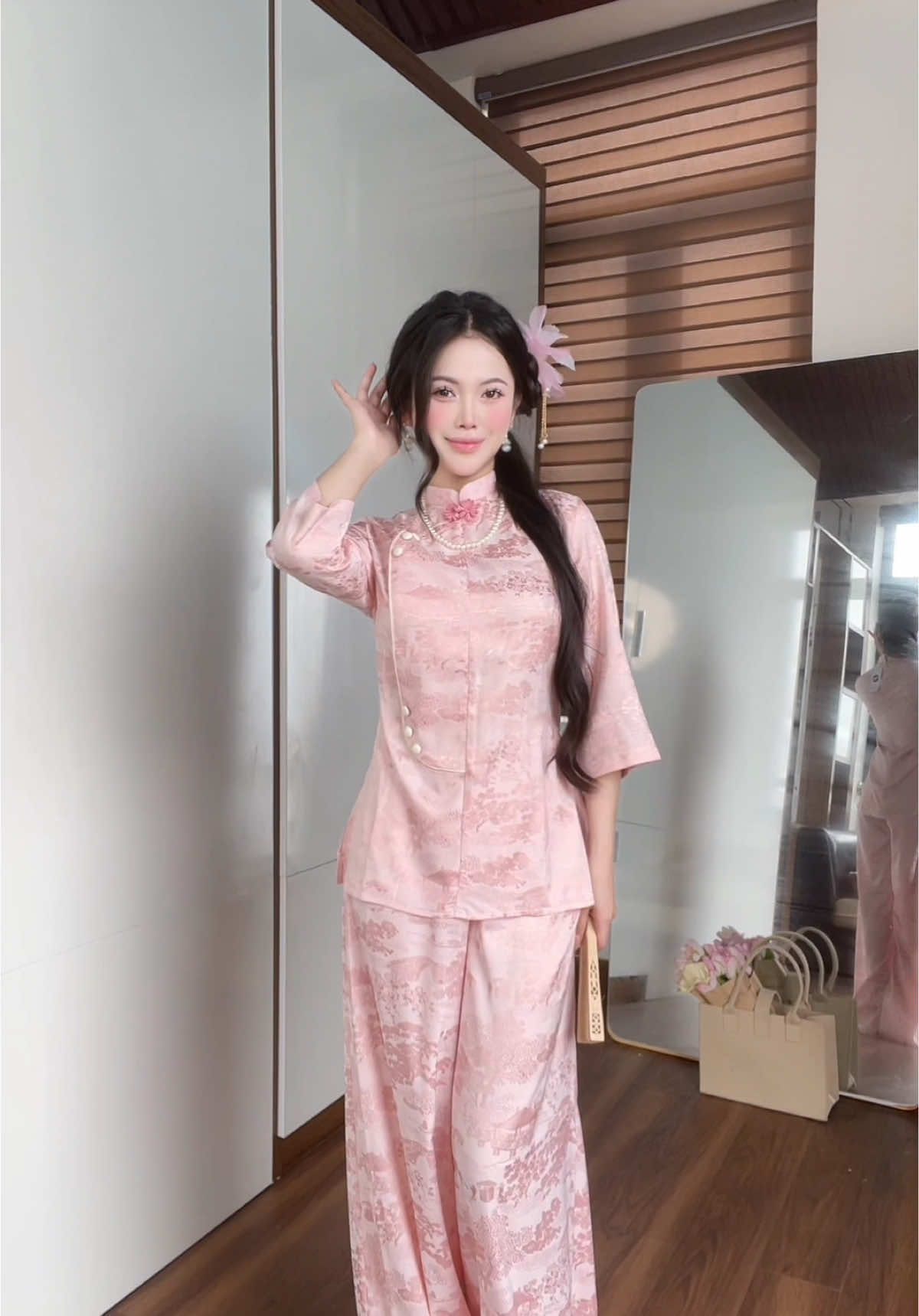 Chinh quáaa  #viral #trending #outfitxinh #quoctephunu #phapphuc #phapphuccaocap #phapphucthietke #quatang #lynsvietnam #phapphuclyns 