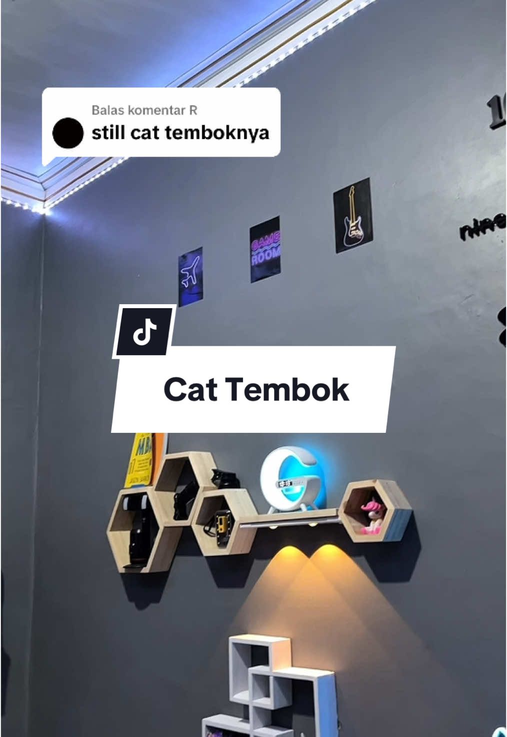 Membalas @R cat Aquaproof warna abu-abu kode nya 061 🖌️#kamaraesthetic #kamarestetik #kamarcowokaestetic #kamarcowok #dekorasikamar #dekorasikamaraesthetic #virgoaesthetic 