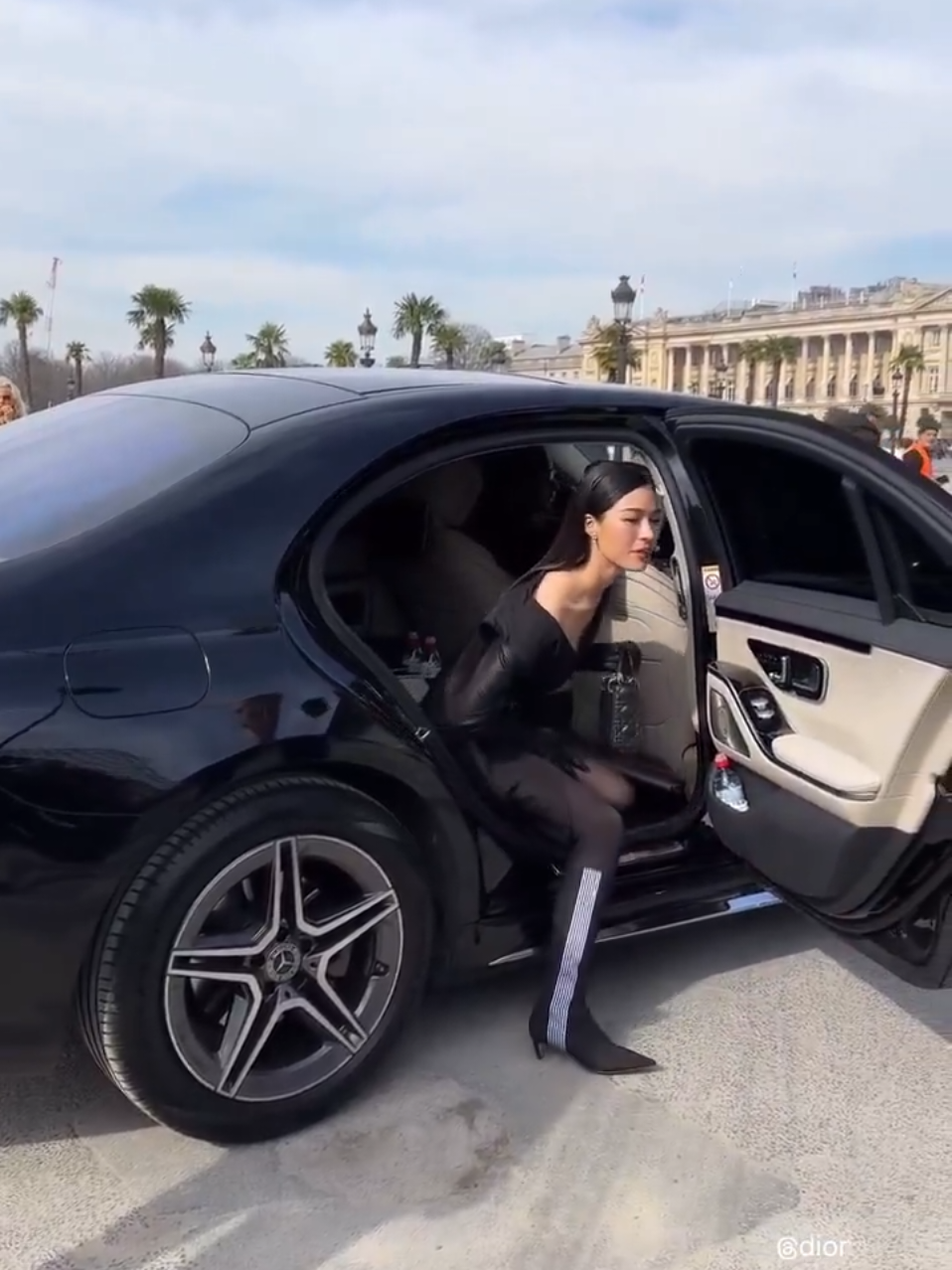 สวยมากก นางพญา ออร่า Queen🔥👑#หลิงหลิงคอง #linglingkwong #tiktokviral #ParisFashionWeek #DiorAW25 #LingOrmDiorAW25 