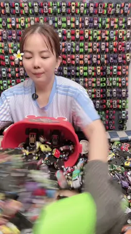 #LIVEhighlights #TikTokLIVE #LIVE 50 chiếc nhỏ tặng 2 chiếc to #oto #trend #hottrend #xuhuong #videogames #xedochchoi #dochoithongminh #videoviral #banhtrang #videotiktok #hot #virall #xaykenhtiktok #xaykenhtiktoktrieufollow #viral #viralvideo #videos 