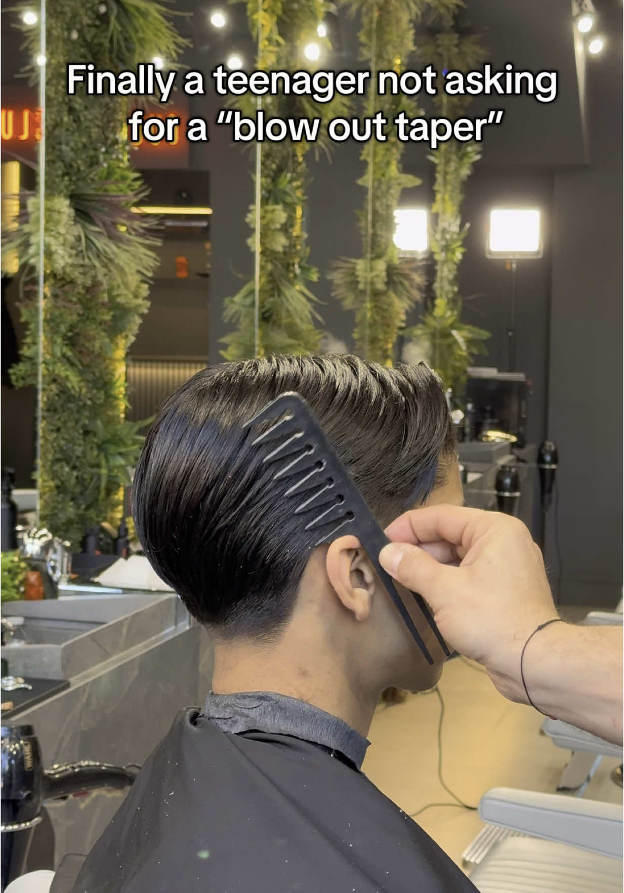 Finally a gentleman’s look 🔥 #barbershop #barbertiktok #transformation #tiktokbarber #scissorcut 