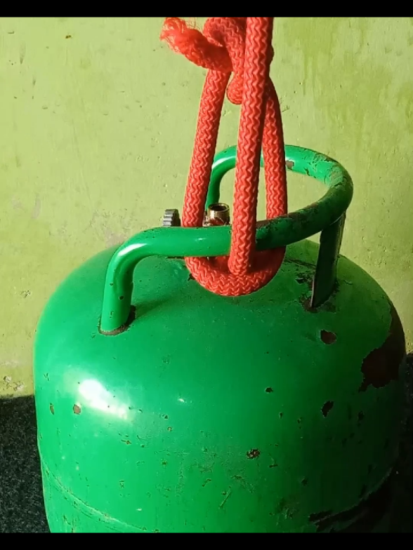 Carry a Gas cylinder with rope #shortvideo.
