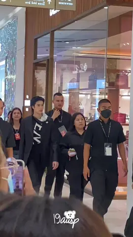 4/3: @ppnaravit @phuwintang  POND WORLD FASHION SS25 PHUWIN LOEWE WFTSS25 #SiamParagonxPOND #SiamParagonxPhuwin #pondphuwin #ปอนด์ภูวินทร์ #ppnaravit #phuwintang 