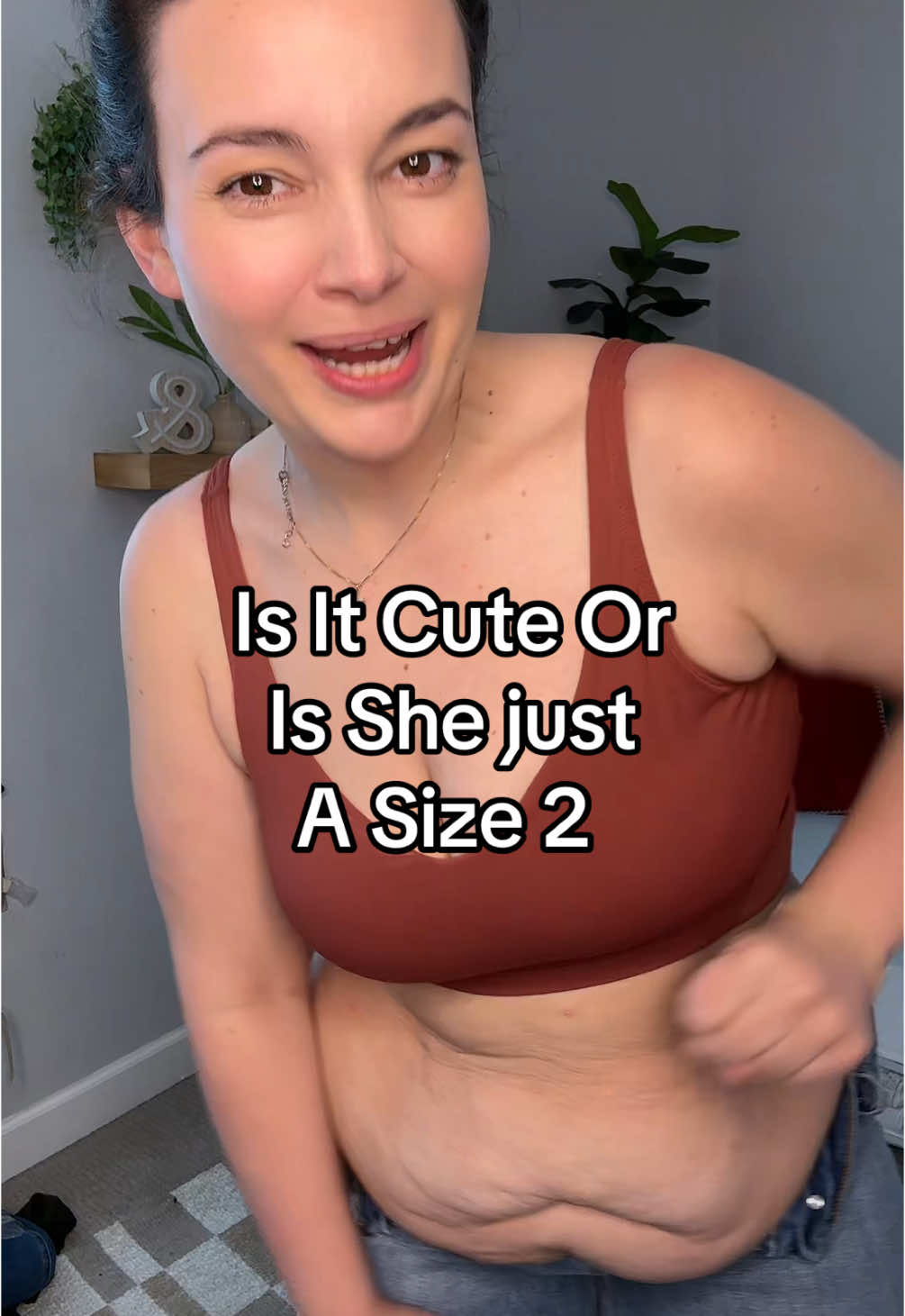 Is it cute or is she just a size 2 featuring @OQQfitness bodysuits #OQQ #YESOQQ #oqqyes #oqqbodysuits #waistsnatchingbodysuit #waistsnatched #snatchedwaist #apronbelly #tummycontrol #plussizefashion #midsizefashion 